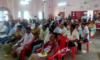 ओडिशा में श्रम कानूनों के लेकर की गई वर्कशाप के प्रतिभागी